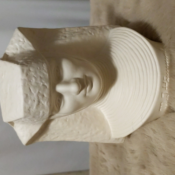 Hummel Nun Bust - Picture 11 of 11